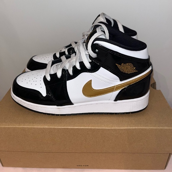 ~SOLD~ Jordan AJ 1 Mid - GS / Black/Metallic, Gold/White Size 6.5Y - Picture 3 of 8